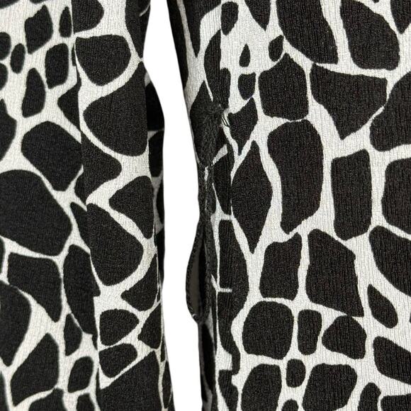 Chicos Travelers Womens Slinky Liquid Knit Animal Print Long Sleeve Top sz 1 / M - Picture 6 of 16